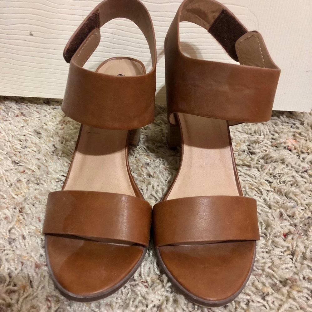 Trendy tan block shoes